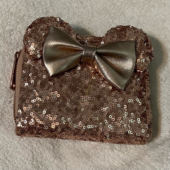 Disney Parks Lounge fly EUC Gold Sequined Minnie Mouse Ear Bow Wallet Clutch - Picture 2 of 12